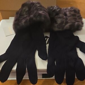 Elegant Black Fur-Trimmed Gloves